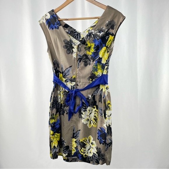 Closet V Neck Floral Shift Dress in Brown Size 14 - Picture 2 of 4